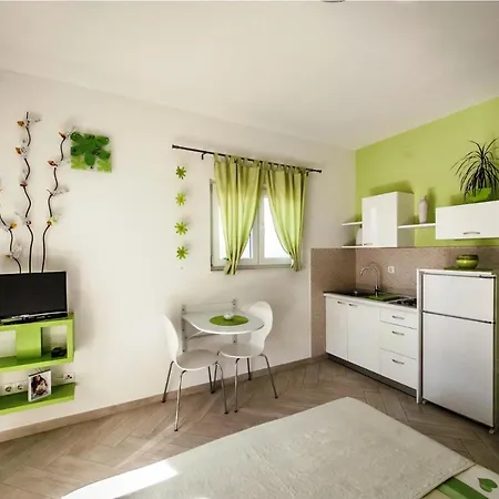 Apartment Vice *