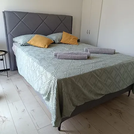 Apartment Vice *